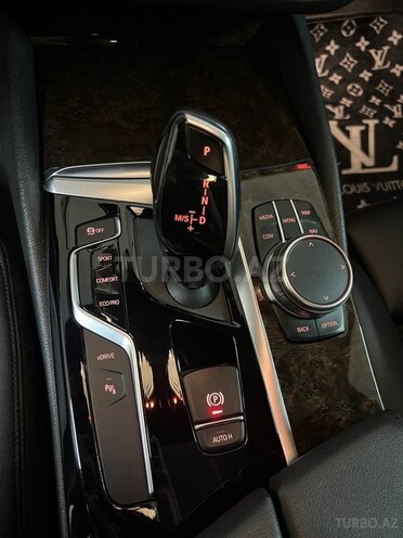 BMW 530e-8