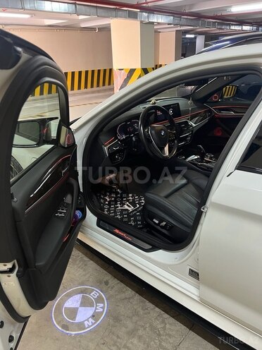 BMW 530e-10