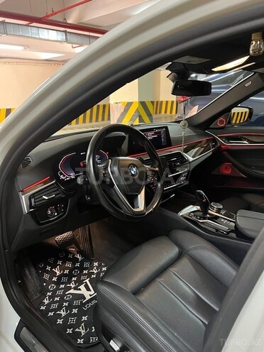 BMW 530e-7