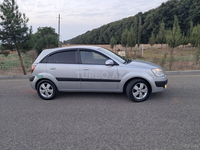 Kia Rio-12