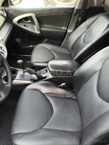 Toyota RAV4-6
