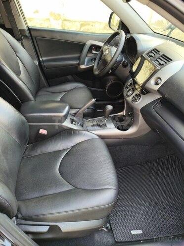 Toyota RAV4-9