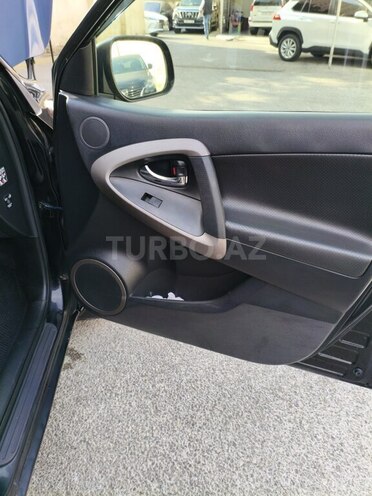 Toyota RAV4-12