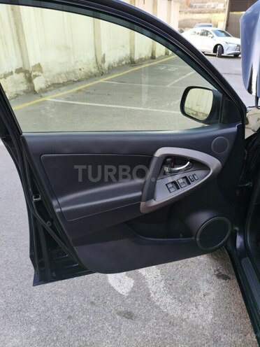Toyota RAV4-13