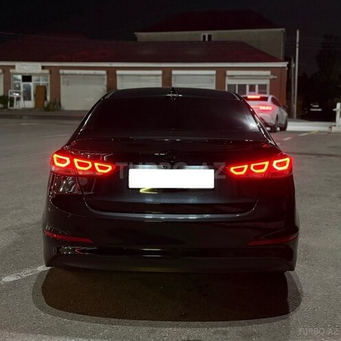 Hyundai Elantra-3