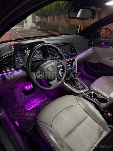 Hyundai Elantra-4