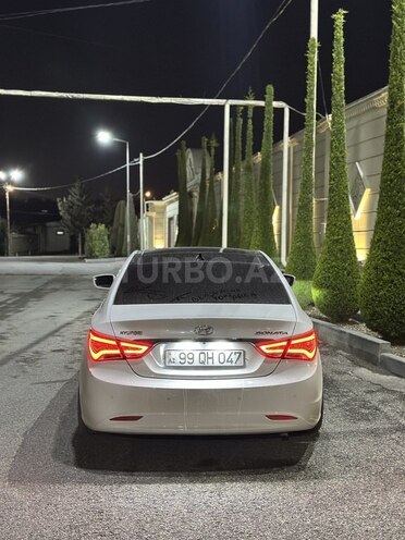 Hyundai Sonata-16
