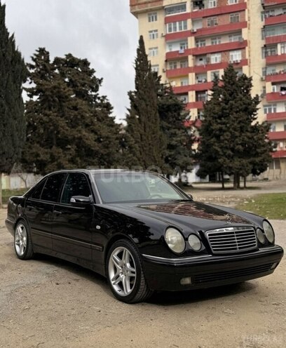 Mercedes E 200-2