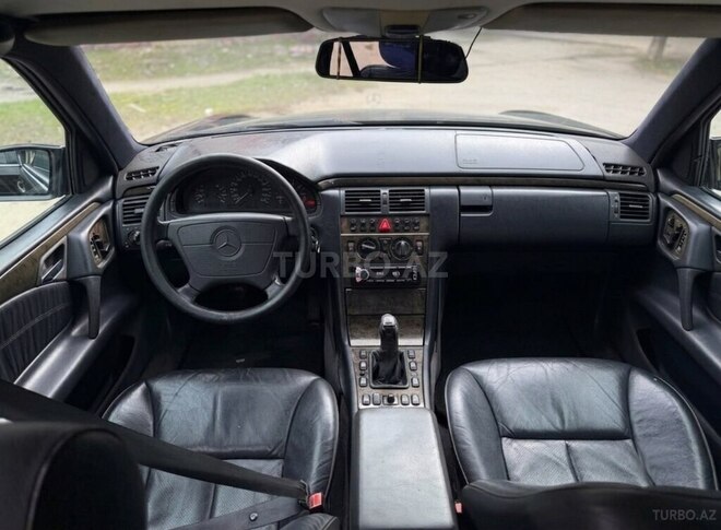 Mercedes E 200-5