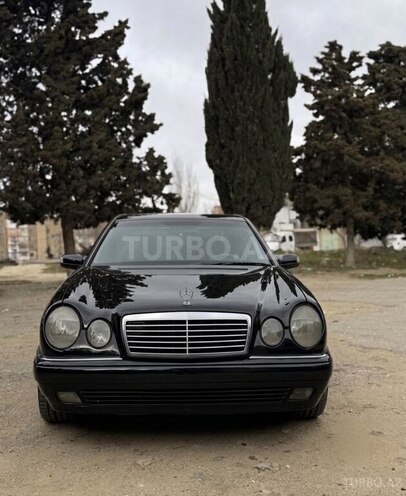 Mercedes E 200-1