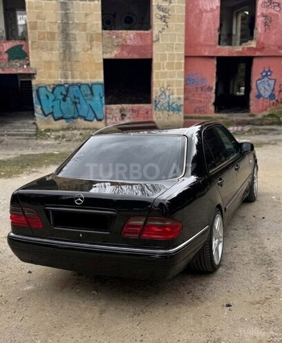 Mercedes E 200-3