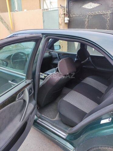 Mercedes E 230-5