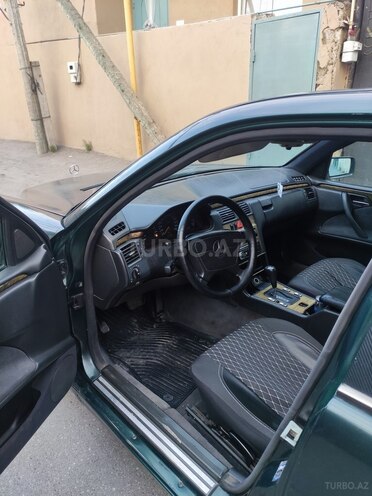 Mercedes E 230-4