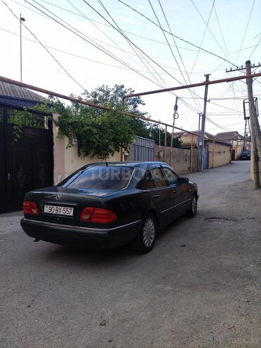 Mercedes E 230-8