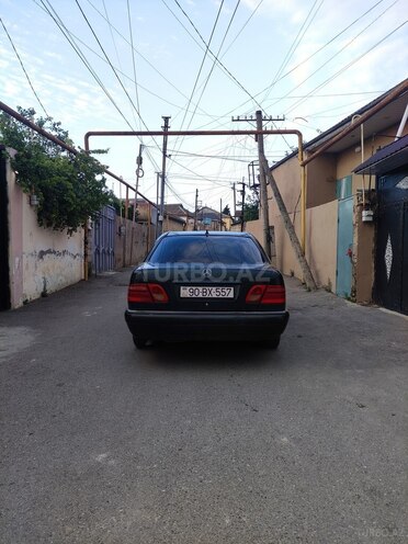 Mercedes E 230-2