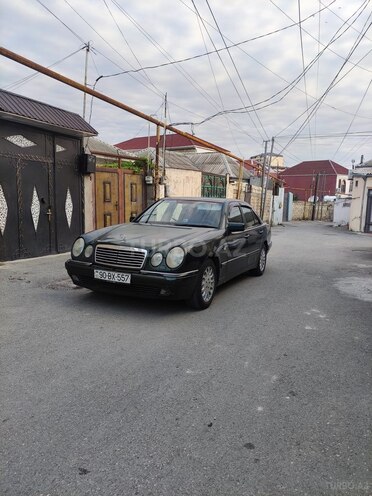 Mercedes E 230-10