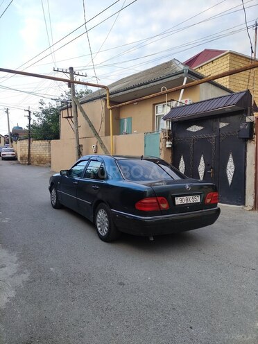 Mercedes E 230-7