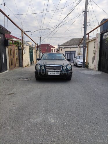 Mercedes E 230-1