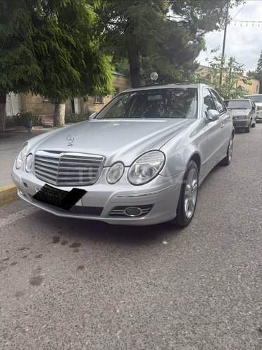 Mercedes E 270-1