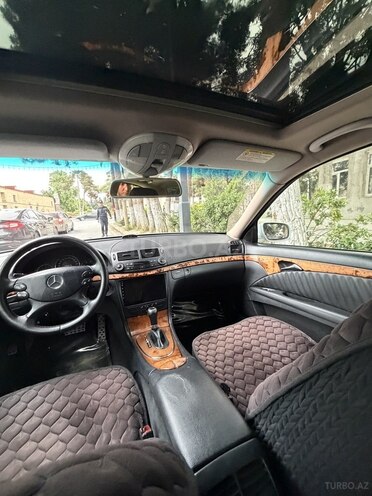 Mercedes E 270-6