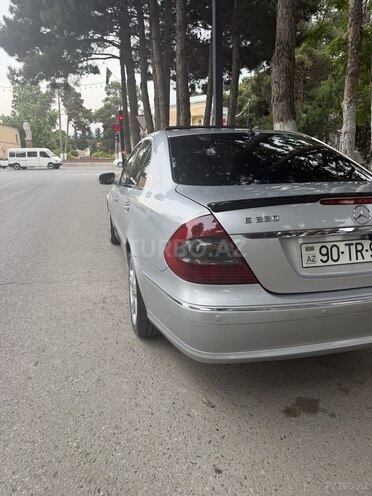 Mercedes E 270-5