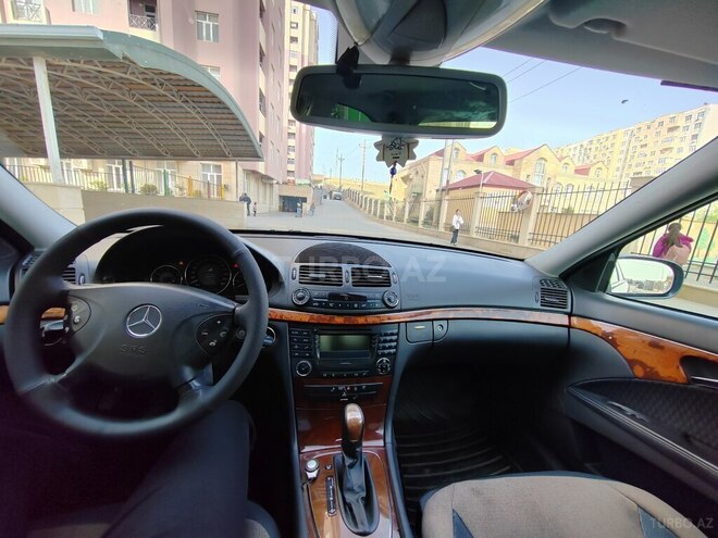 Mercedes E 240-4
