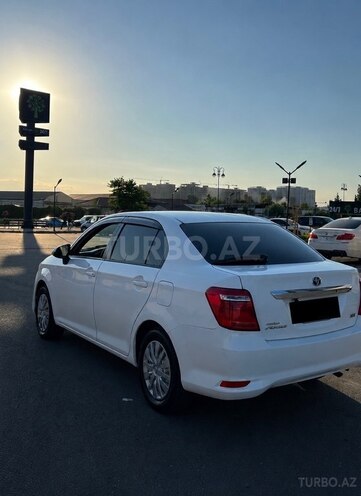 Toyota Corolla Axio-3