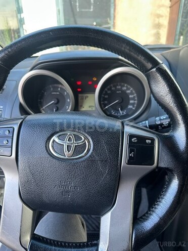 Toyota Land Cruiser Prado-5