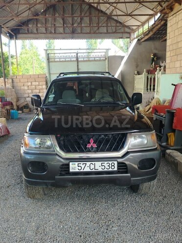 Mitsubishi Montero Sport-1