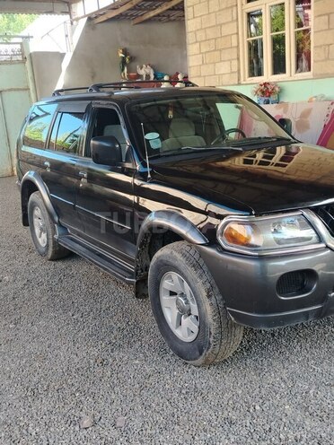 Mitsubishi Montero Sport-2