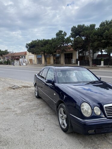 Mercedes E 230-2