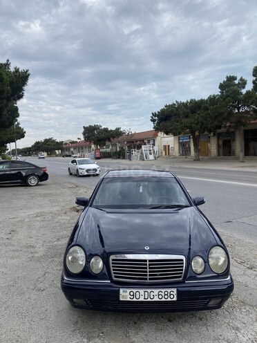 Mercedes E 230-1