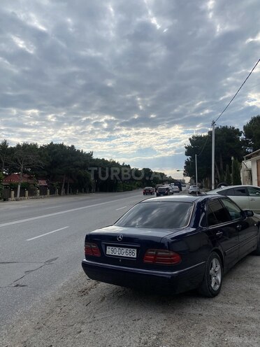 Mercedes E 230-3