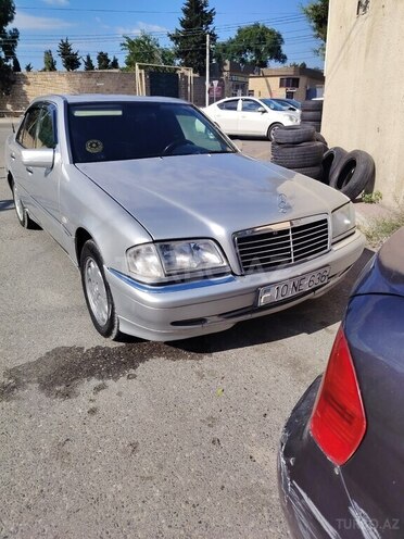 Mercedes C 220-1