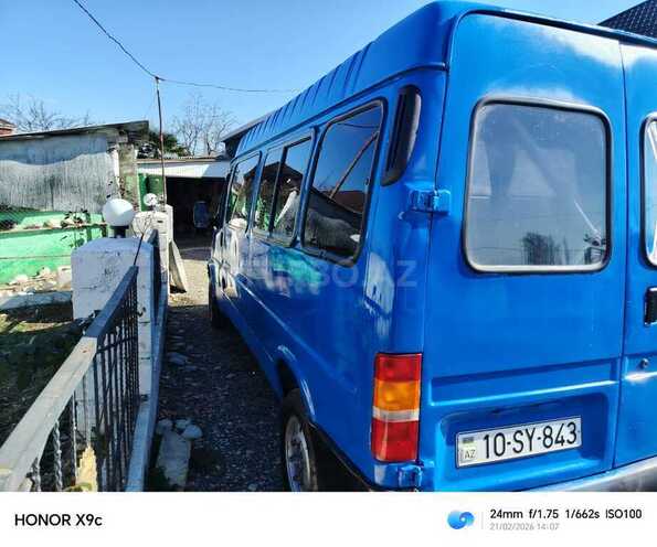 Ford Transit-4