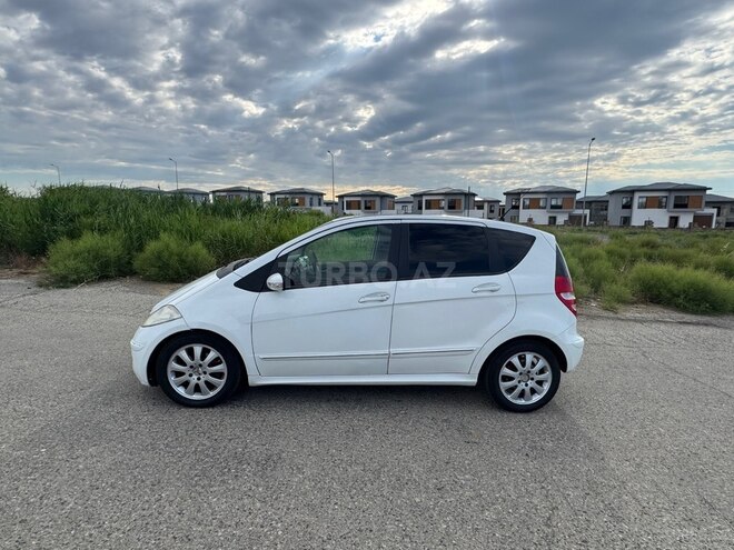 Mercedes A 200-3