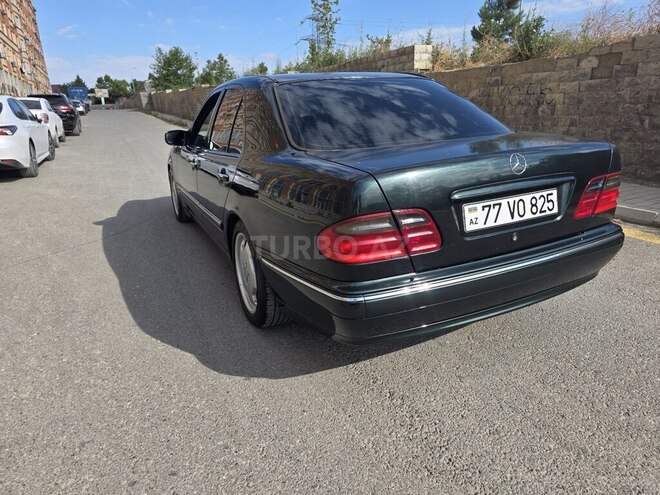 Mercedes E 240-4
