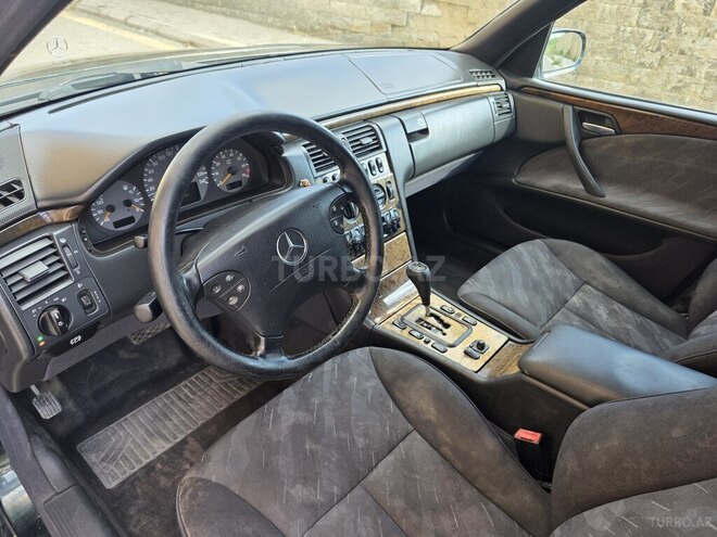 Mercedes E 240-8