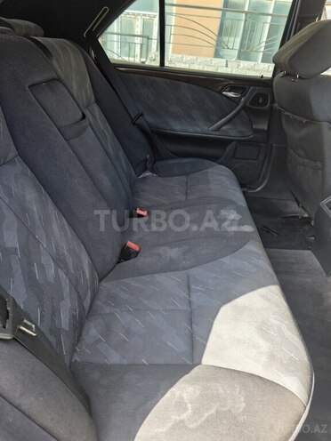 Mercedes E 240-9