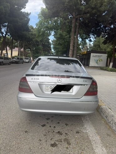 Mercedes E 270-7
