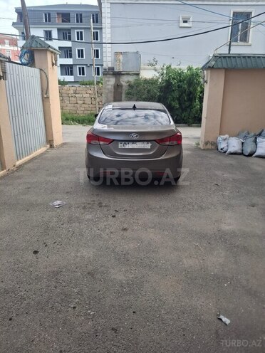 Hyundai Elantra-3