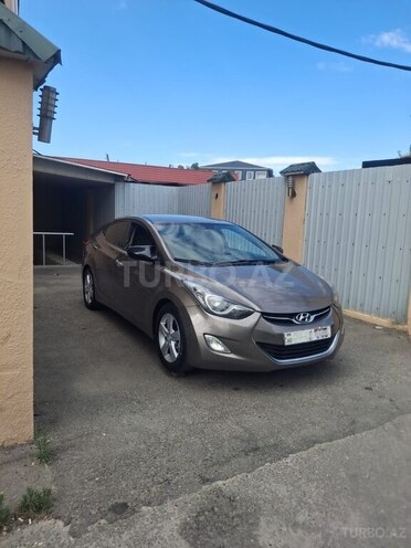 Hyundai Elantra-1