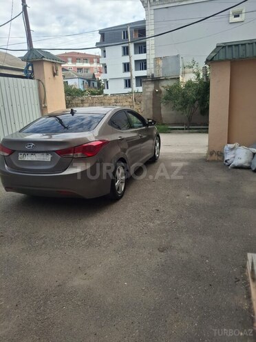 Hyundai Elantra-2