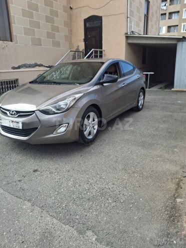 Hyundai Elantra-4
