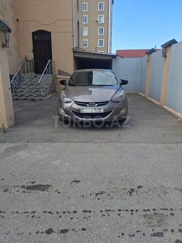 Hyundai Elantra-5