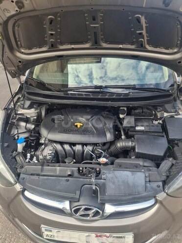 Hyundai Elantra-7