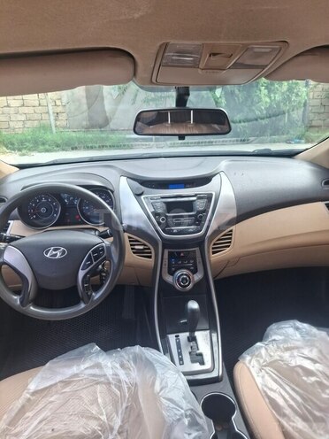 Hyundai Elantra-8