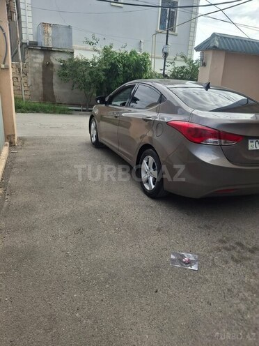 Hyundai Elantra-6