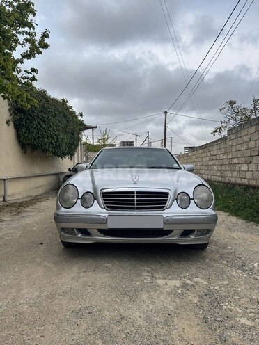 Mercedes E 240-1