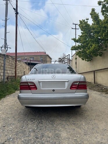 Mercedes E 240-2